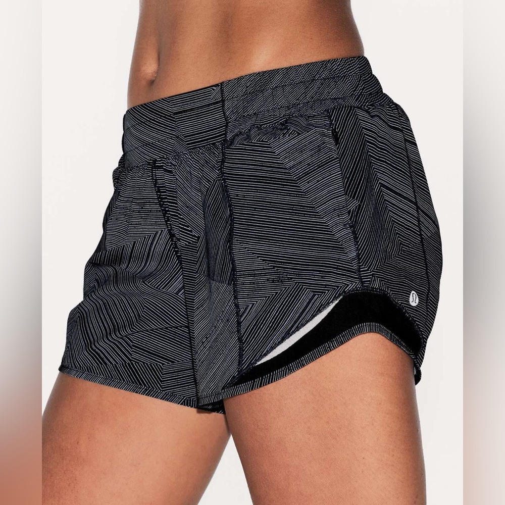 Lululemon Hotty Hot Short II (Long 4") Etch Hail Midnight Navy / Midnight Navy 8